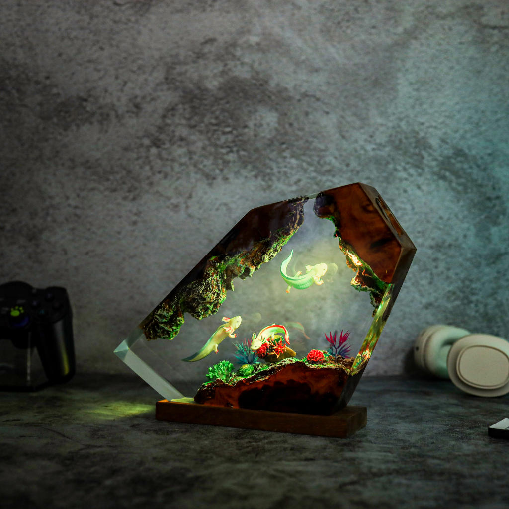 Swimming Axolotl Epoxy Lamp Ver 3 - Image 7