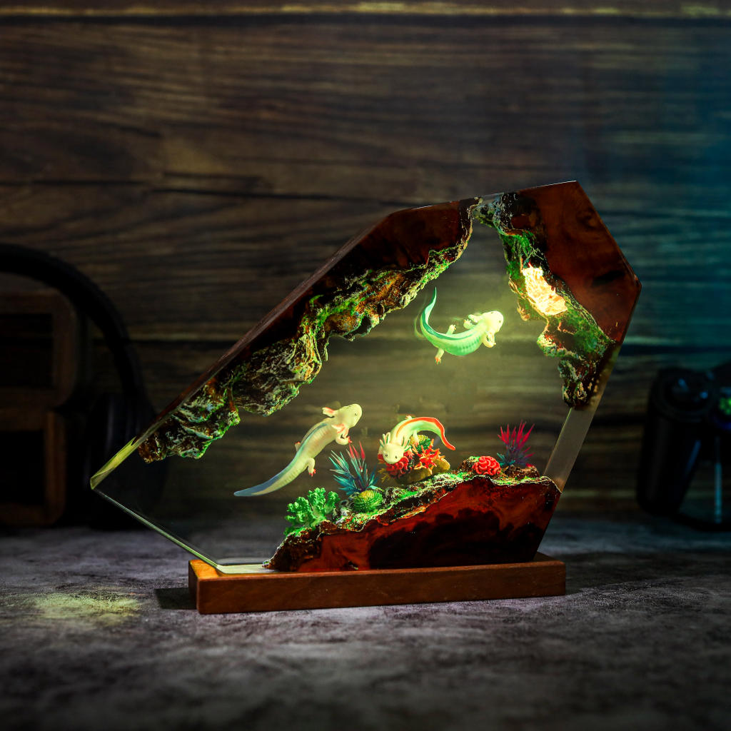 Swimming Axolotl Epoxy Lamp Ver 3 - Image 4