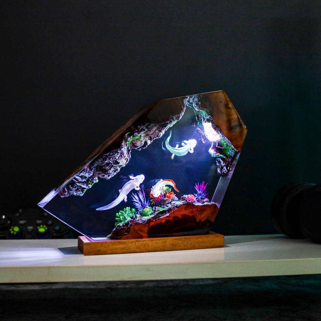 Swimming Axolotl Epoxy Lamp Ver 3 - Image 10