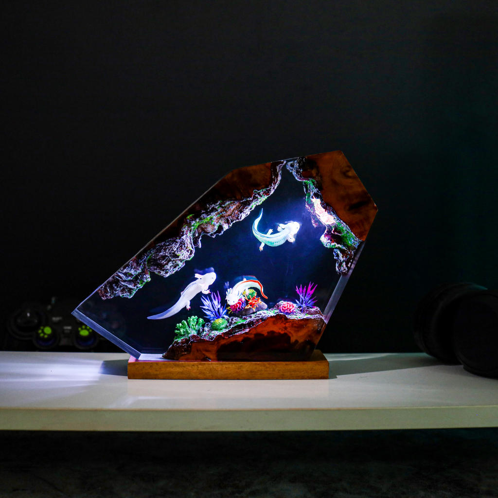 Swimming Axolotl Epoxy Lamp Ver 3 - Image 9