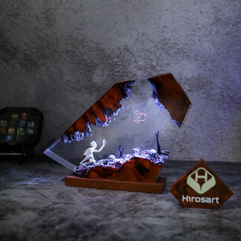 The Lord of the Rings Gollum Lamp - Image 11