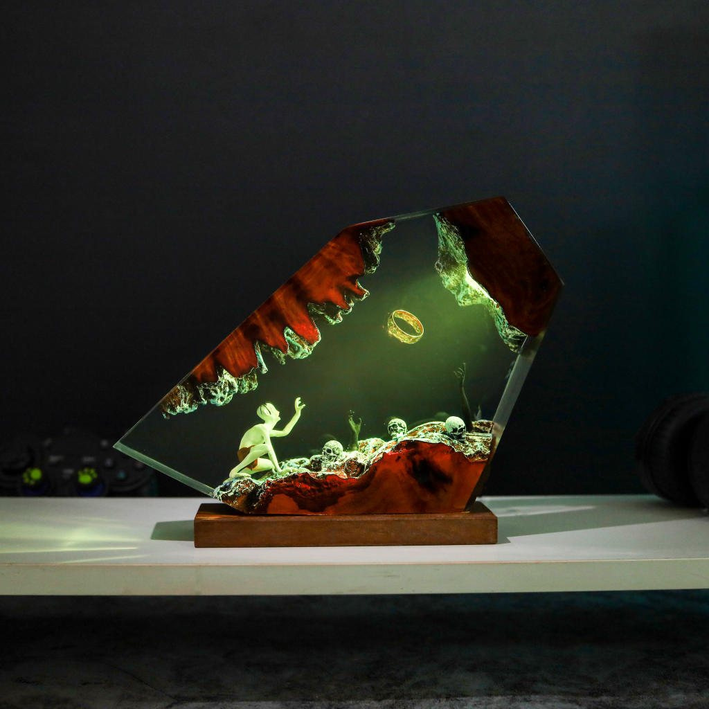 The Lord of the Rings Gollum Lamp - Image 12