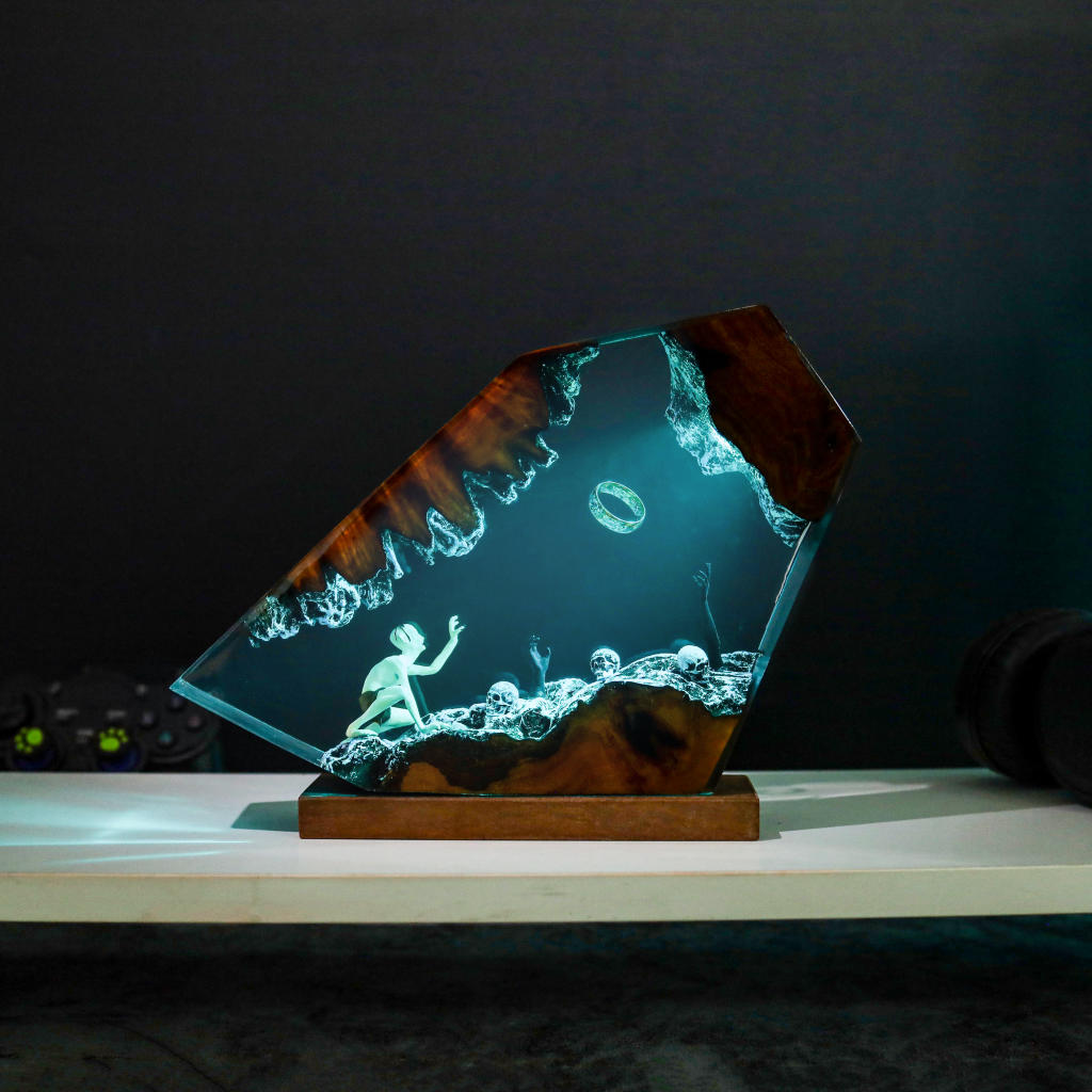 The Lord of the Rings Gollum Lamp - Image 13