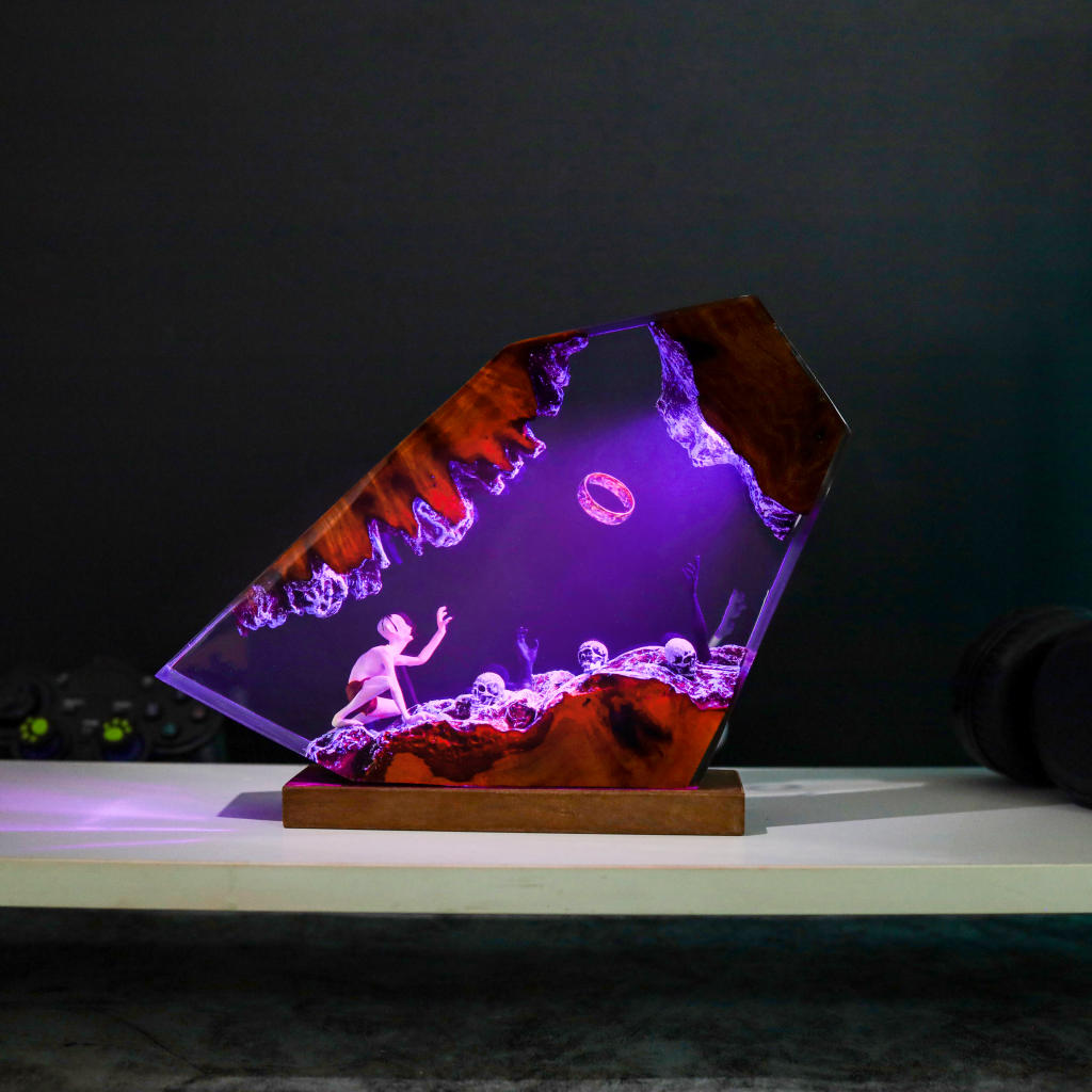 The Lord of the Rings Gollum Lamp - Image 14