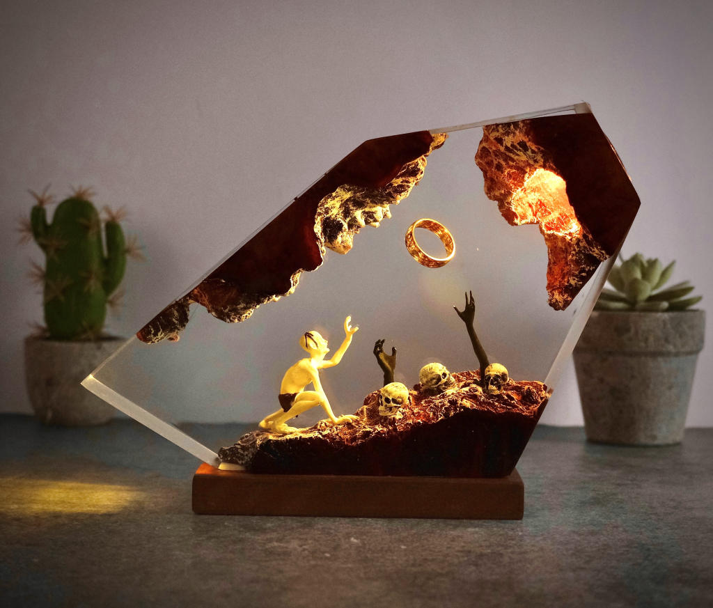 The Lord of the Rings Gollum Lamp - Image 7