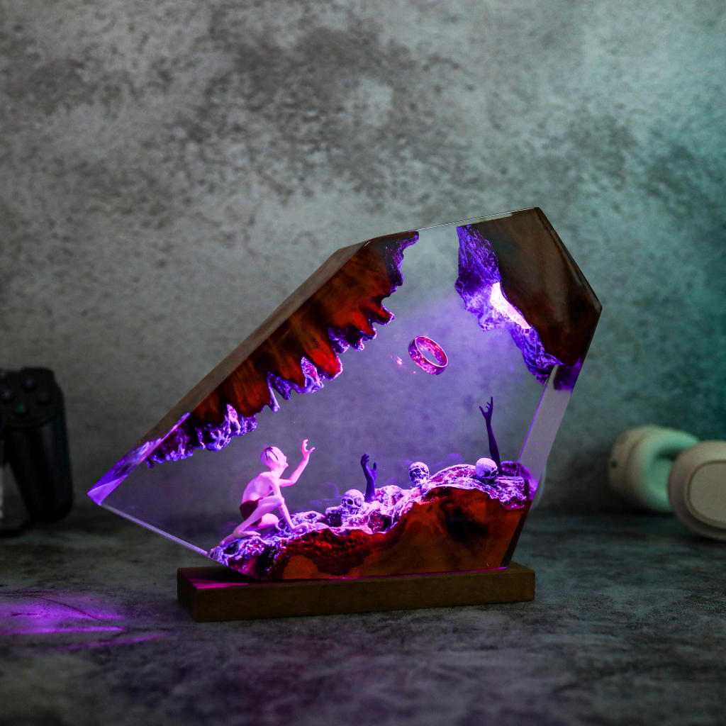 The Lord of the Rings Gollum Lamp - Image 17