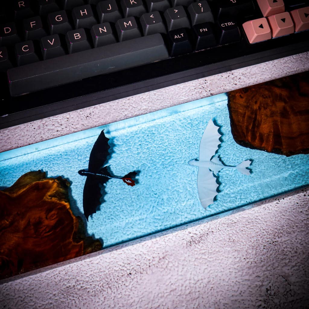 Toothless and Light Fury Resin Wrist Rest - Image 4