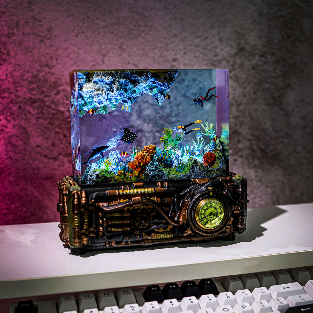 Underwater Scene and Classic clock Resin Lamp - Image 4