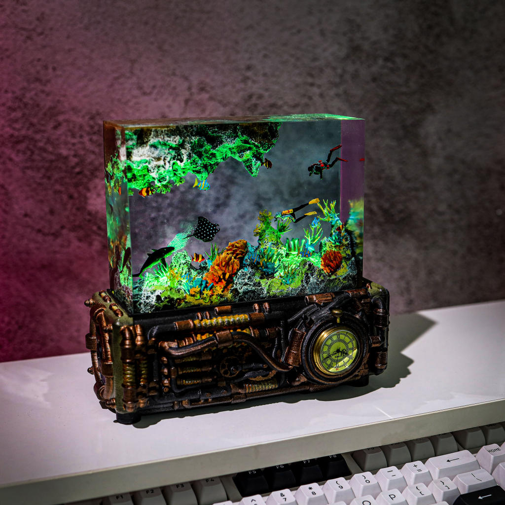 Underwater Scene and Classic clock Resin Lamp - Image 5