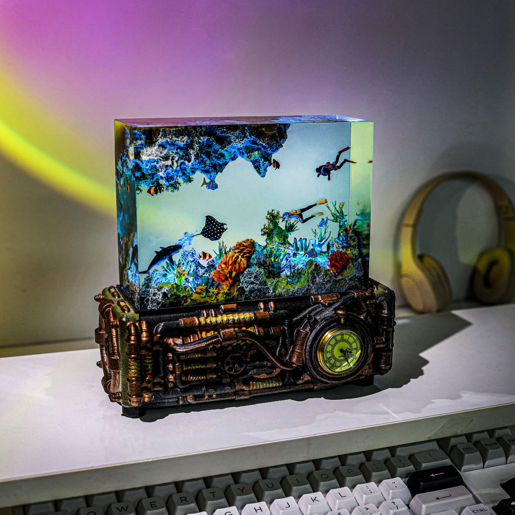 Underwater Scene and Classic clock Resin Lamp - Image 6