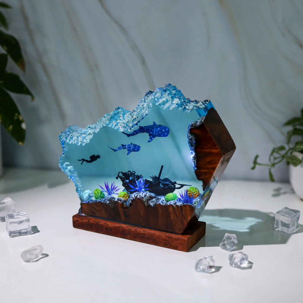 Whale Shark and Diver Epoxy Lamp - Image 4