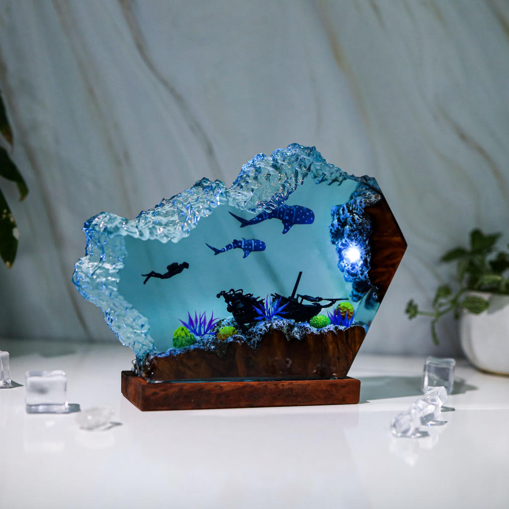 Whale Shark and Diver Epoxy Lamp - Image 5