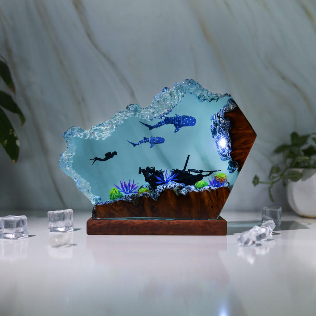 Whale Shark and Diver Epoxy Lamp - Image 6