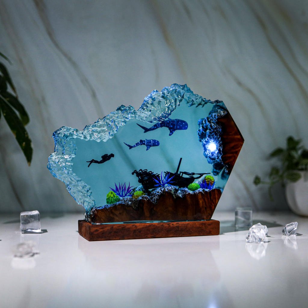 Whale Shark and Diver Epoxy Lamp - Image 7