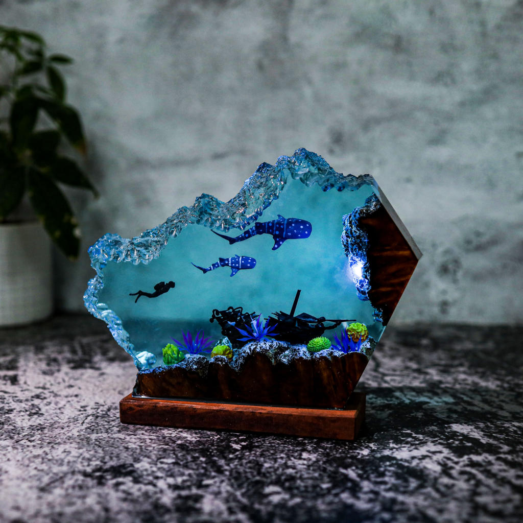 Whale Shark and Diver Epoxy Lamp - Image 9
