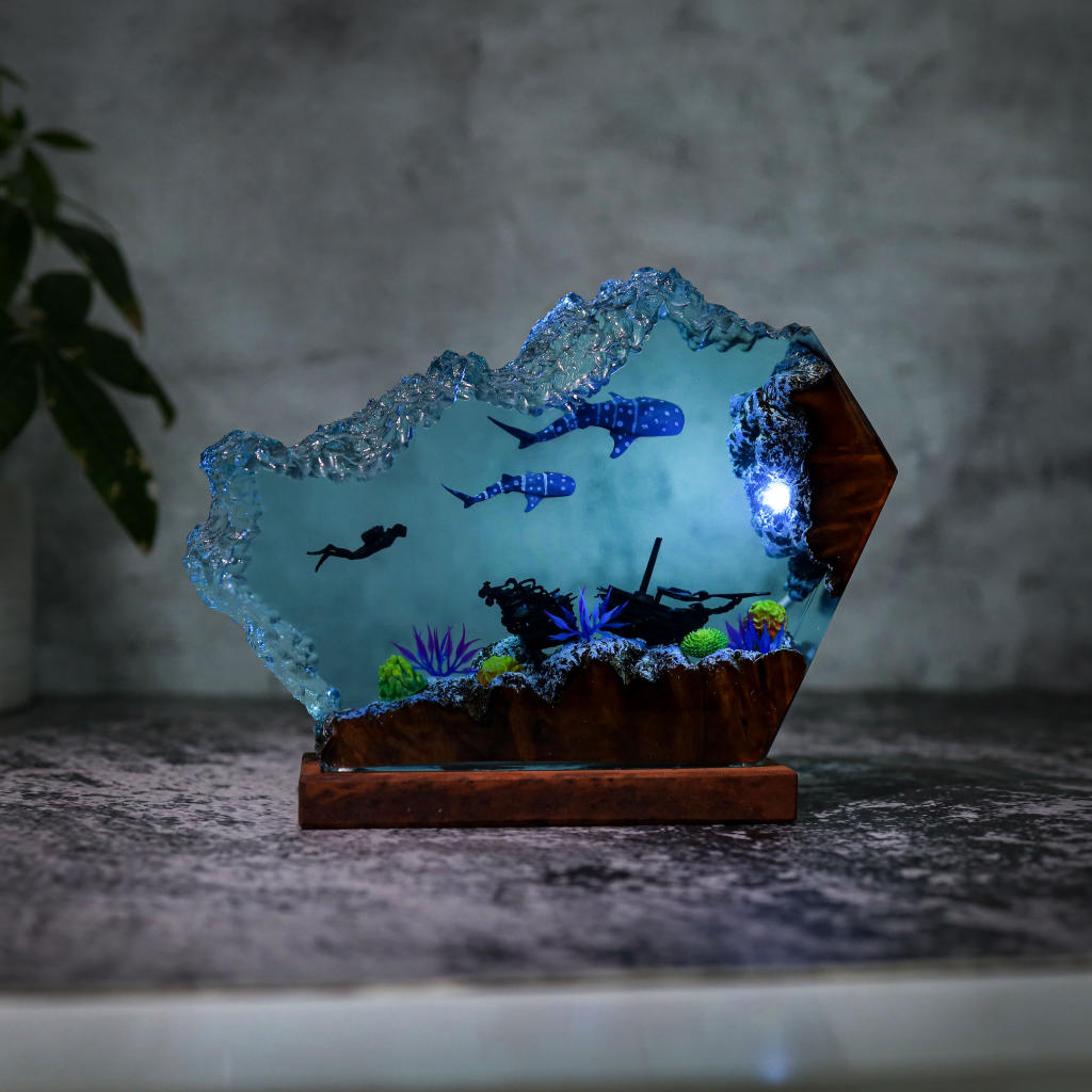 Whale Shark and Diver Epoxy Lamp - Image 10