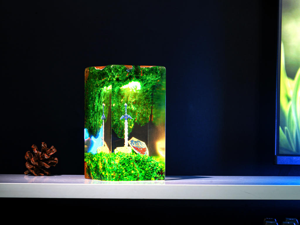 Zelda Shield and Master Sword Night Light - Image 10