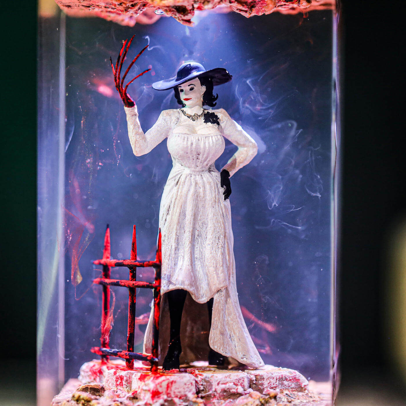 Alcina Dimitrescu Resident Evil Lamp - Image 3