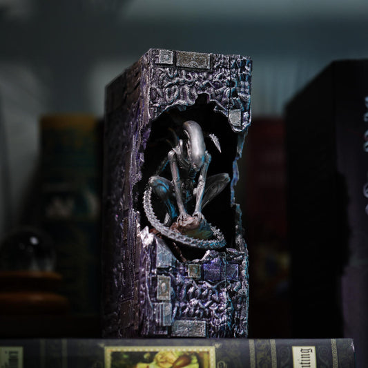 Alien Xenomorph Book Nook