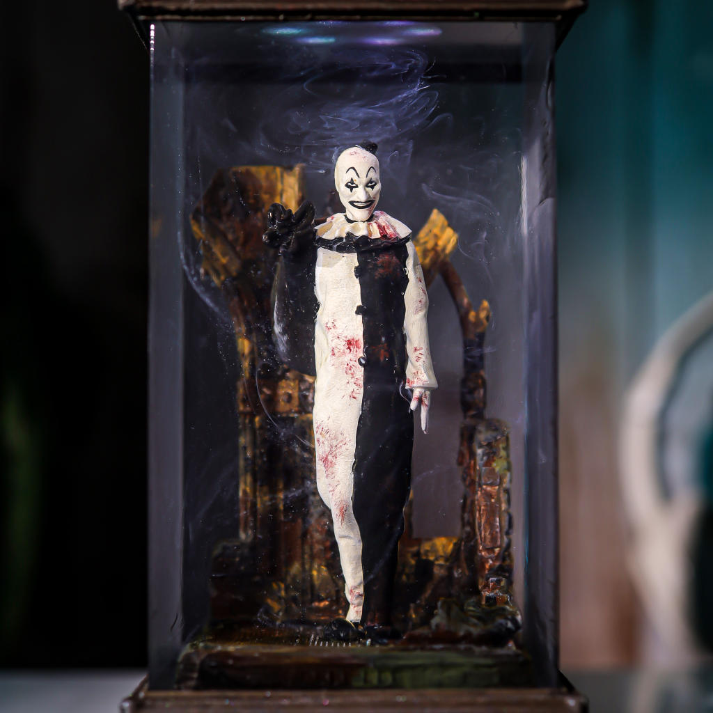 Art the Clown Terrifier Lamp - Image 2