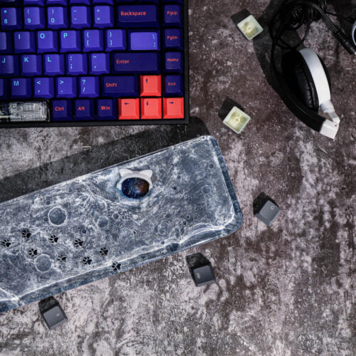 Cat-astronaut keyboard wrist rest - Image 5