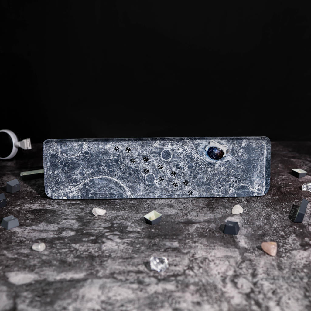 Cat-astronaut keyboard wrist rest - Image 3