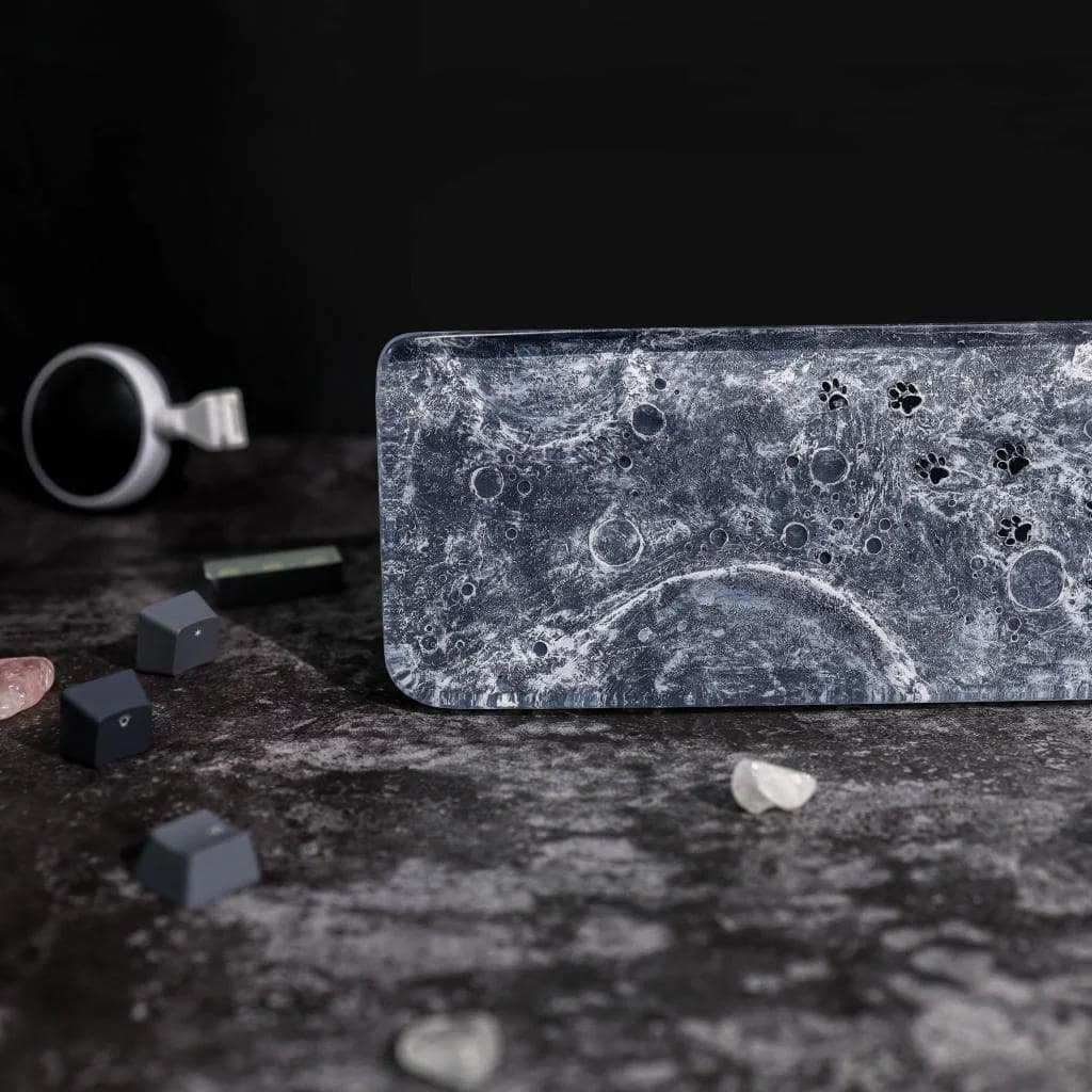 Cat-astronaut keyboard wrist rest - Image 7