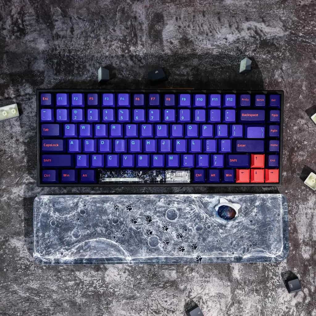 Cat-astronaut keyboard wrist rest