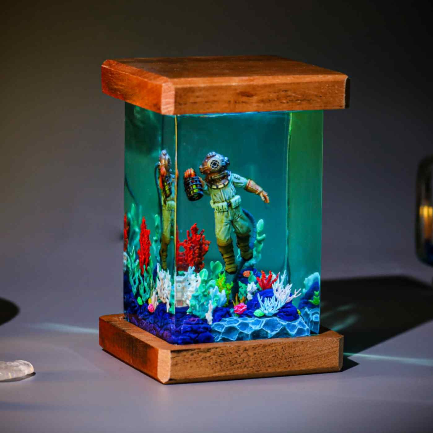 Deep-sea Diver with Air Hose Night light - Image 6