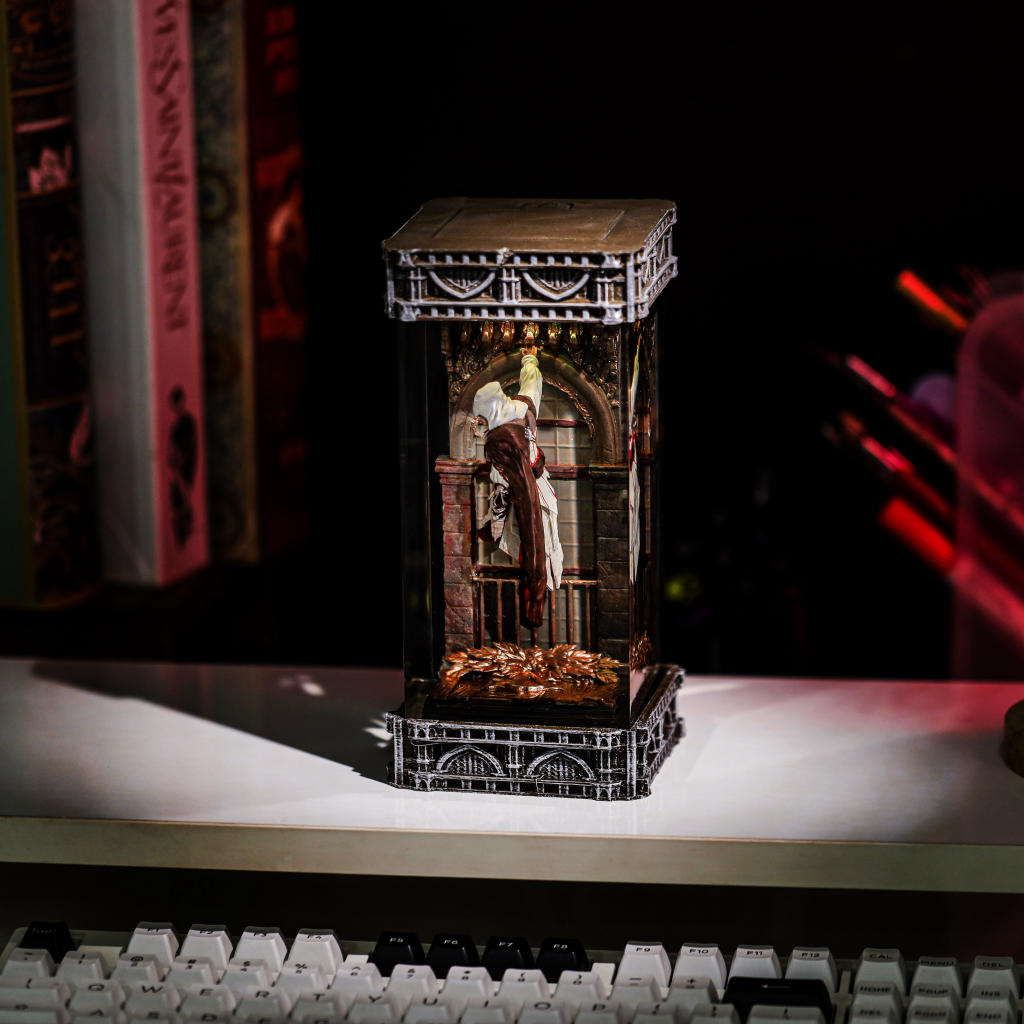 Ezio Auditore Assassin's Creed Lamp - Image 11