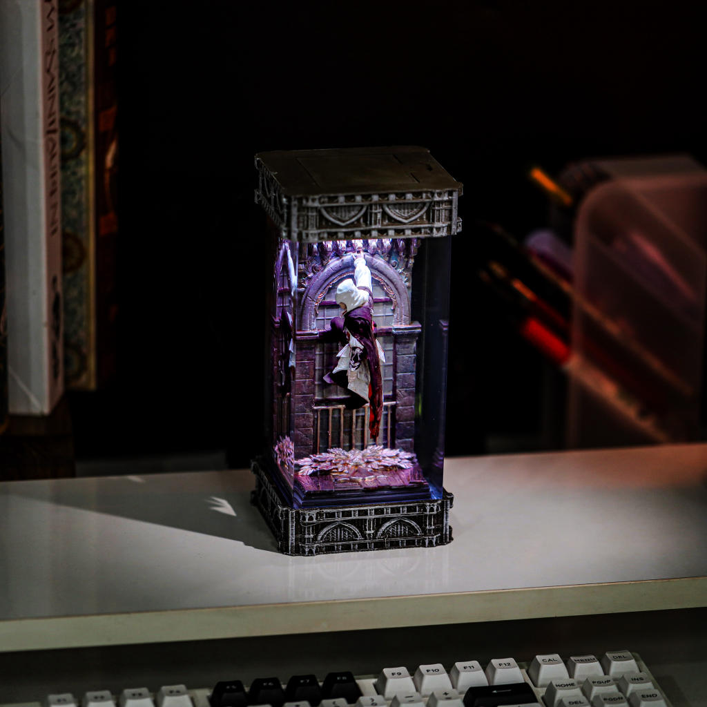 Ezio Auditore Assassin's Creed Lamp - Image 10