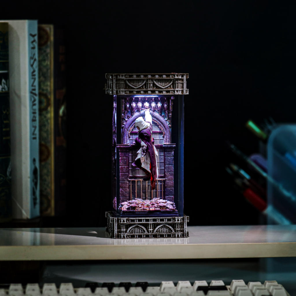 Ezio Auditore Assassin's Creed Lamp - Image 9