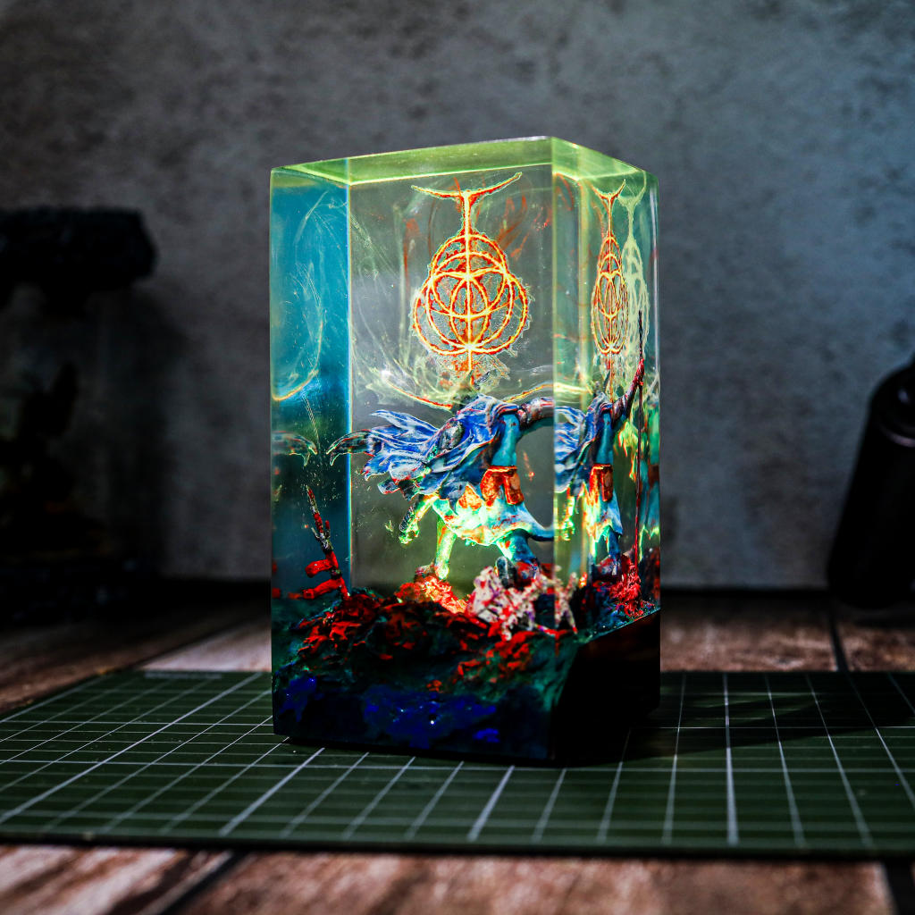 Medieval Knight Kneeling Lamp Ver 2 - Image 2