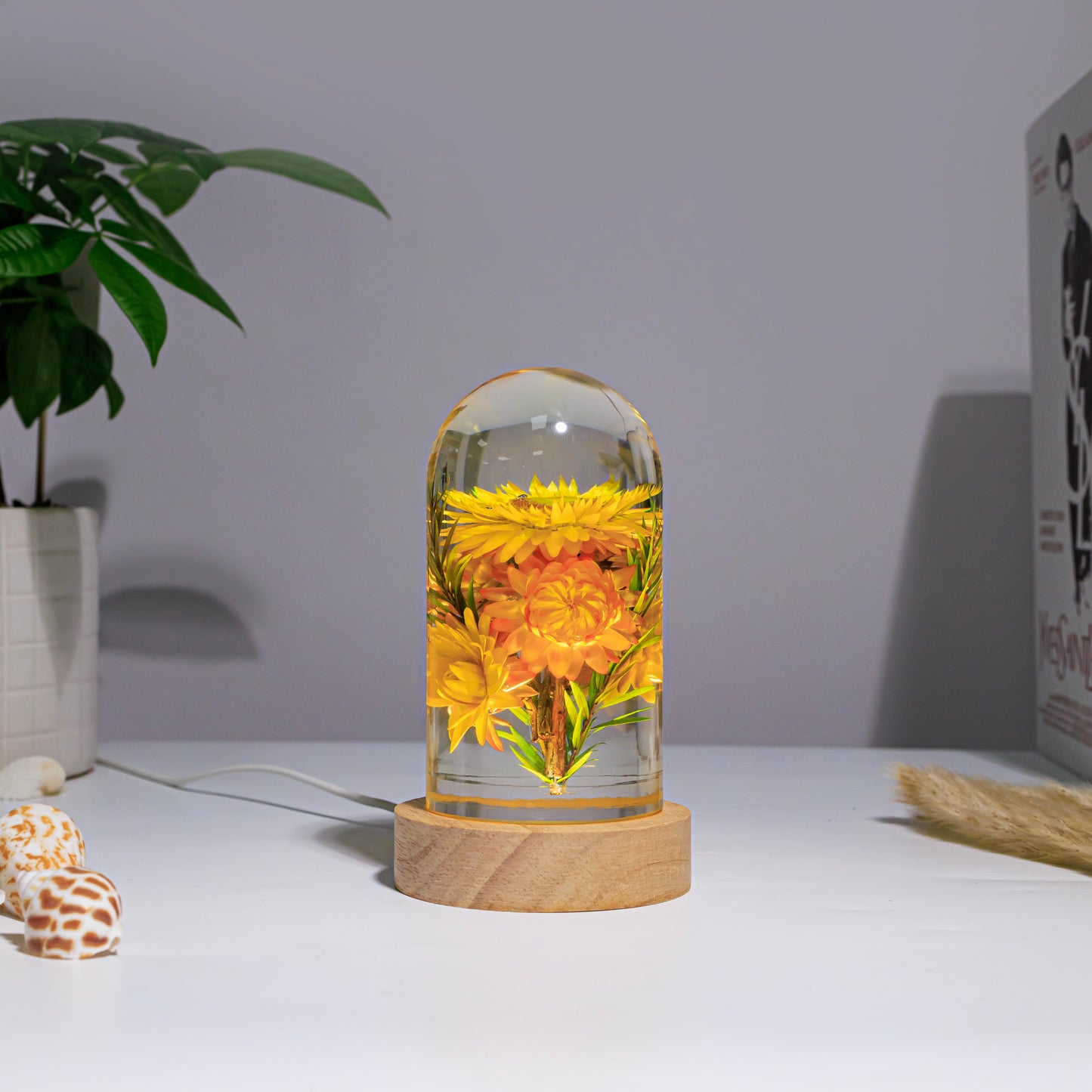 Strawflowers Epoxy lamp - Image 3