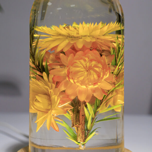 Strawflowers Epoxy lamp - Image 5