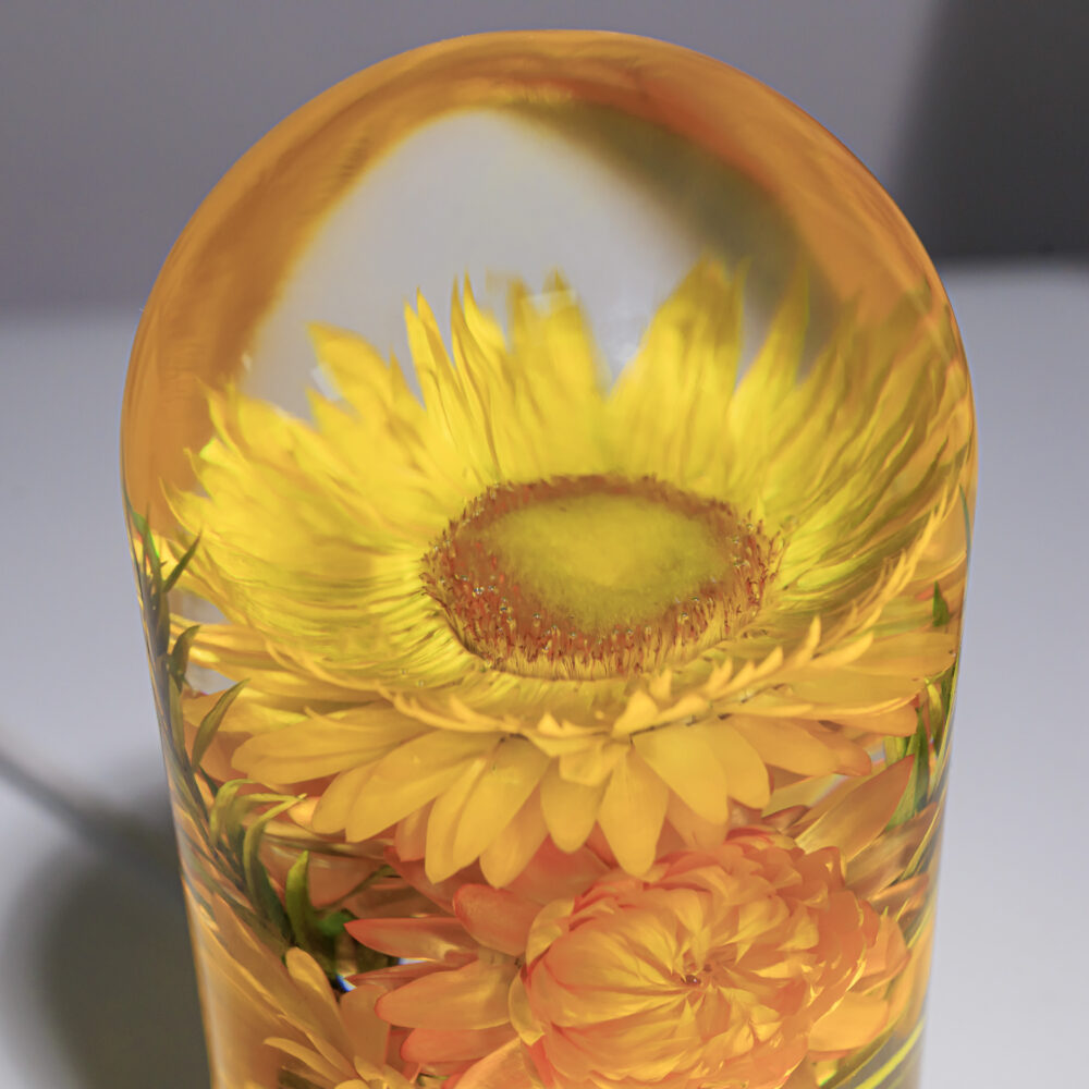 Strawflowers Epoxy lamp - Image 6