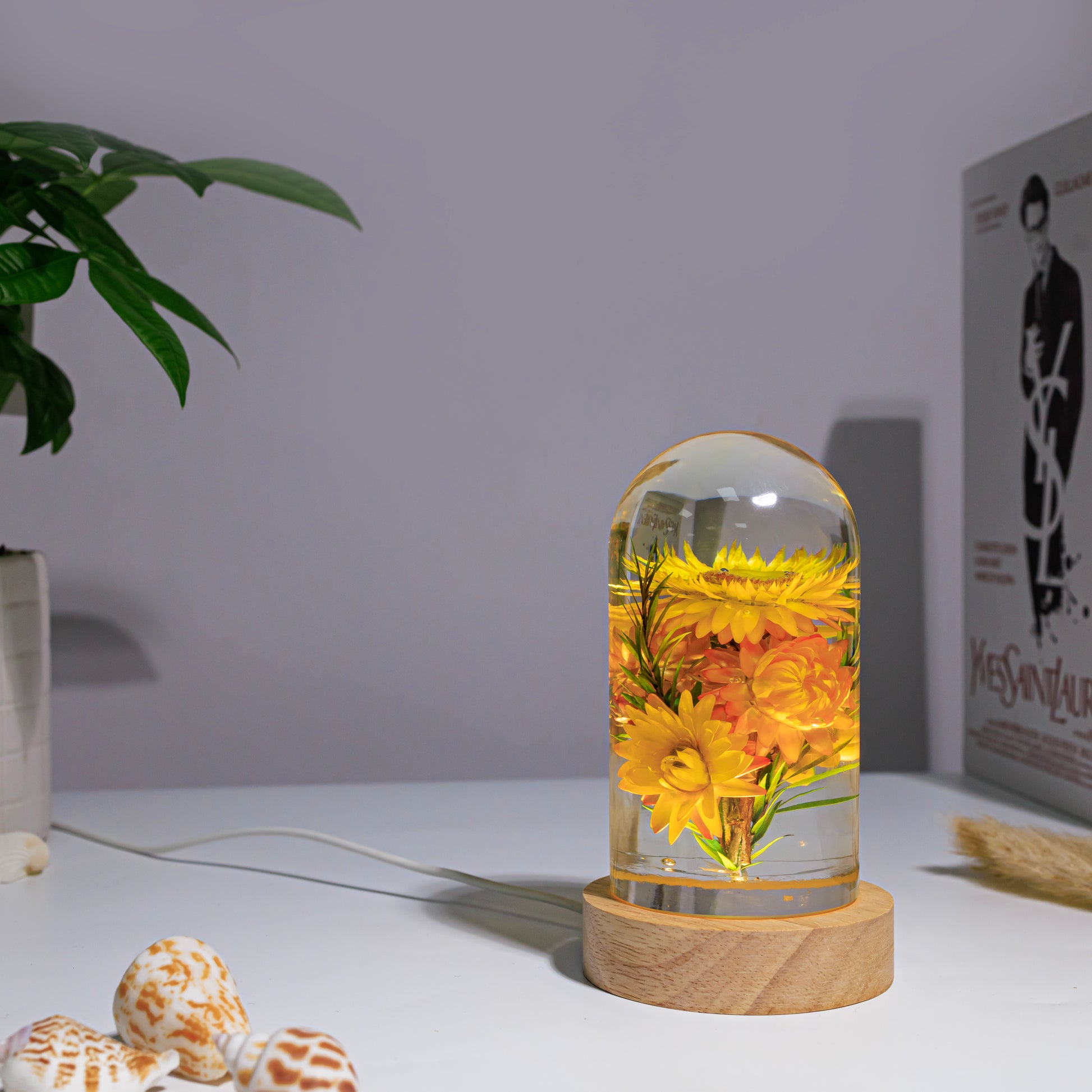Strawflowers Epoxy lamp - Image 4