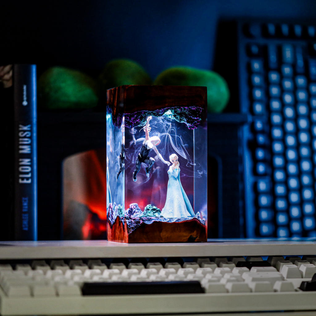 Frozen Elsa vs Spidergirl Lamp - Image 2
