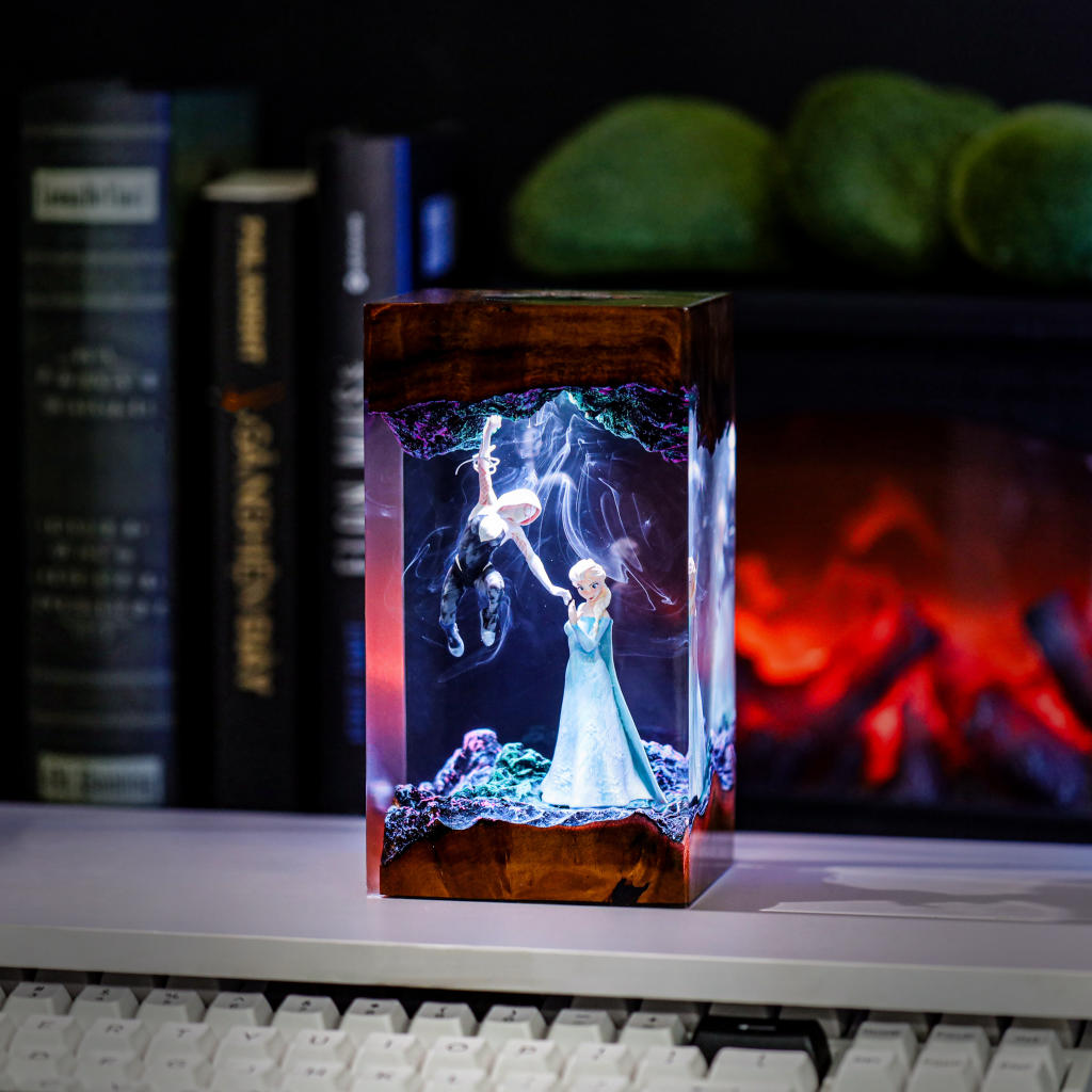 Frozen Elsa vs Spidergirl Lamp - Image 7