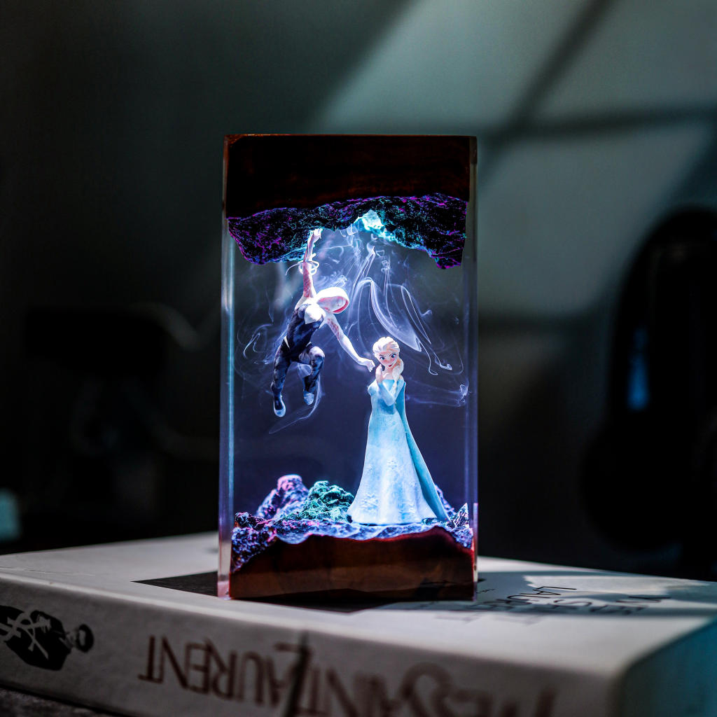 Frozen Elsa vs Spidergirl Lamp - Image 6