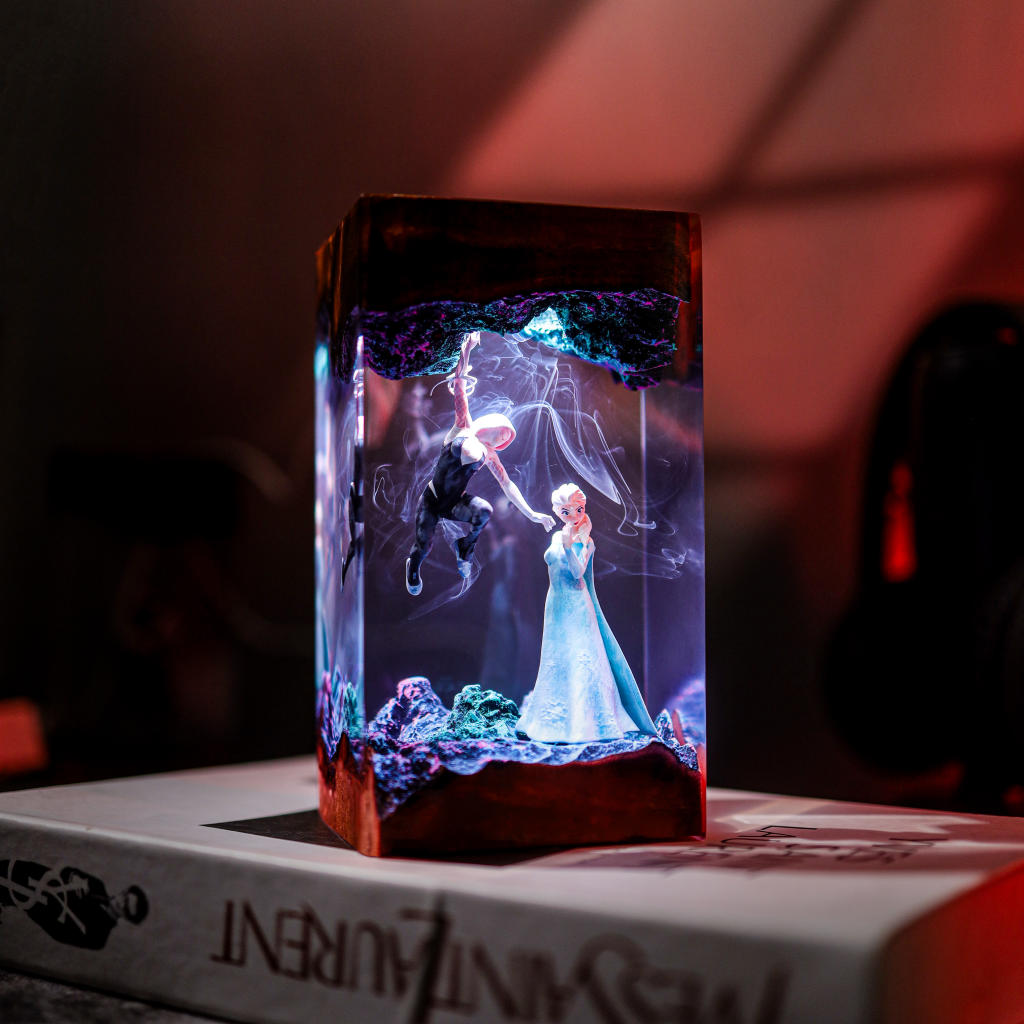 Frozen Elsa vs Spidergirl Lamp - Image 5