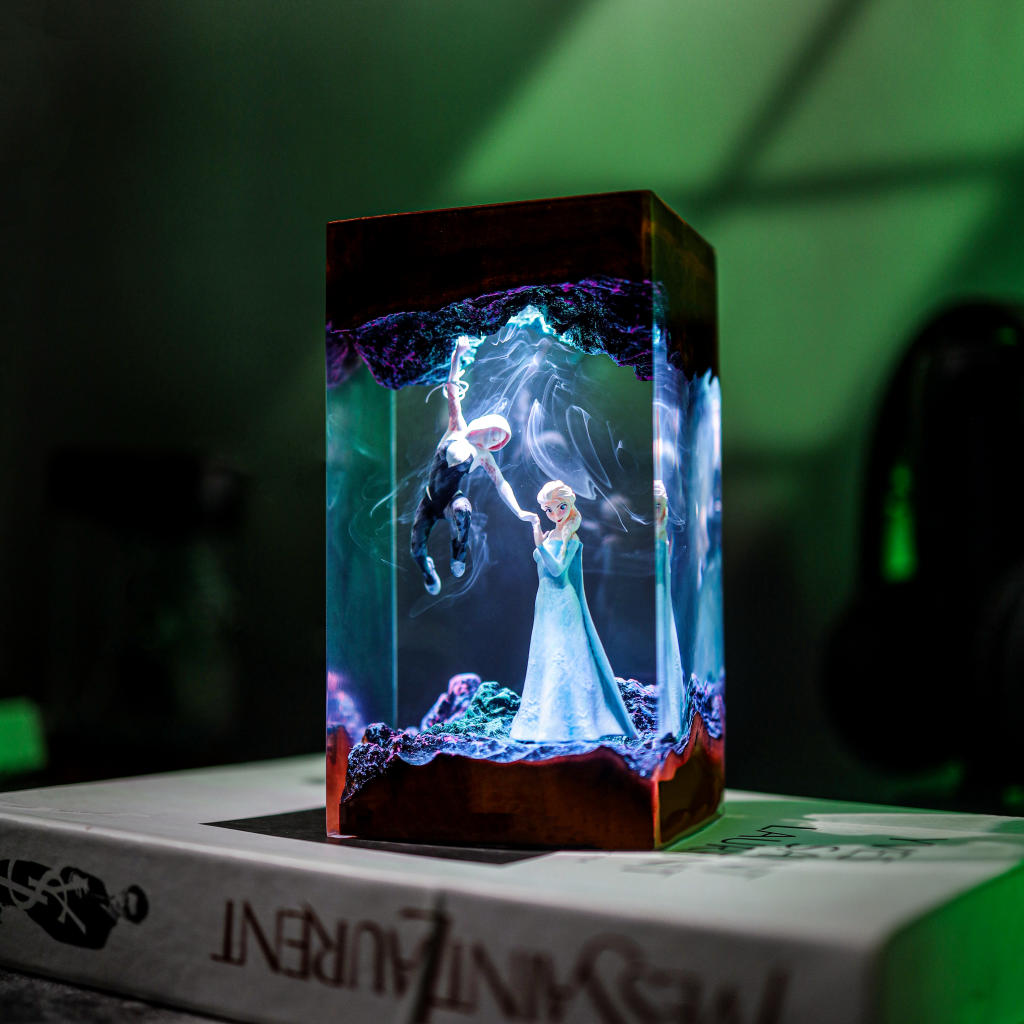 Frozen Elsa vs Spidergirl Lamp - Image 4