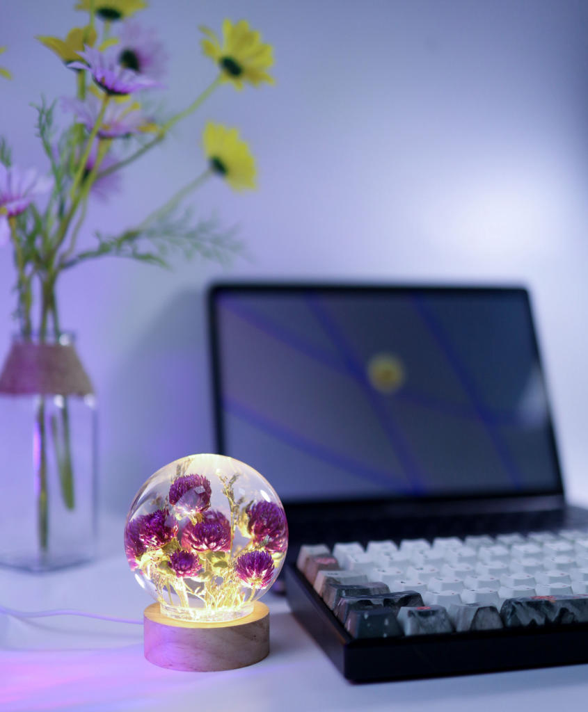 Globe Amaranth Flower Night Lamp - Image 2