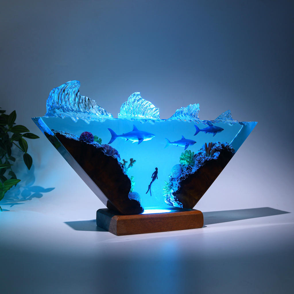 Inverted Triangle White Shark &amp; Diver Epoxy Lamp - Image 3