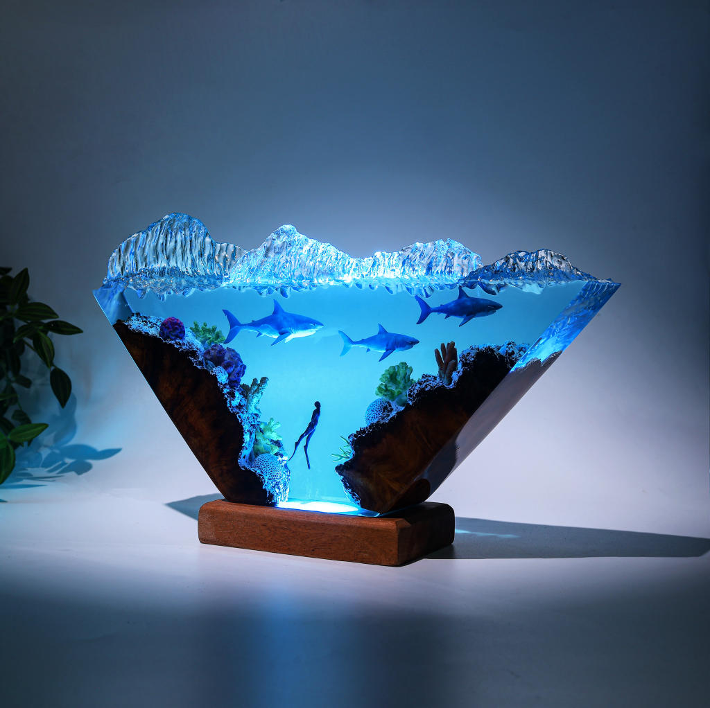 Inverted Triangle White Shark &amp; Diver Epoxy Lamp - Image 2