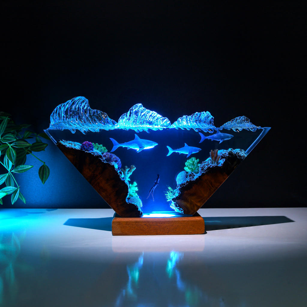 Inverted Triangle White Shark &amp; Diver Epoxy Lamp - Image 7