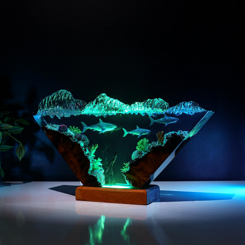 Inverted Triangle White Shark &amp; Diver Epoxy Lamp - Image 6