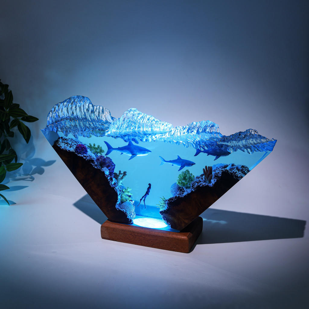 Inverted Triangle White Shark &amp; Diver Epoxy Lamp - Image 4