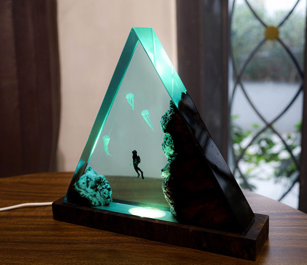 Jellyfish and diver Night Light - Image 9