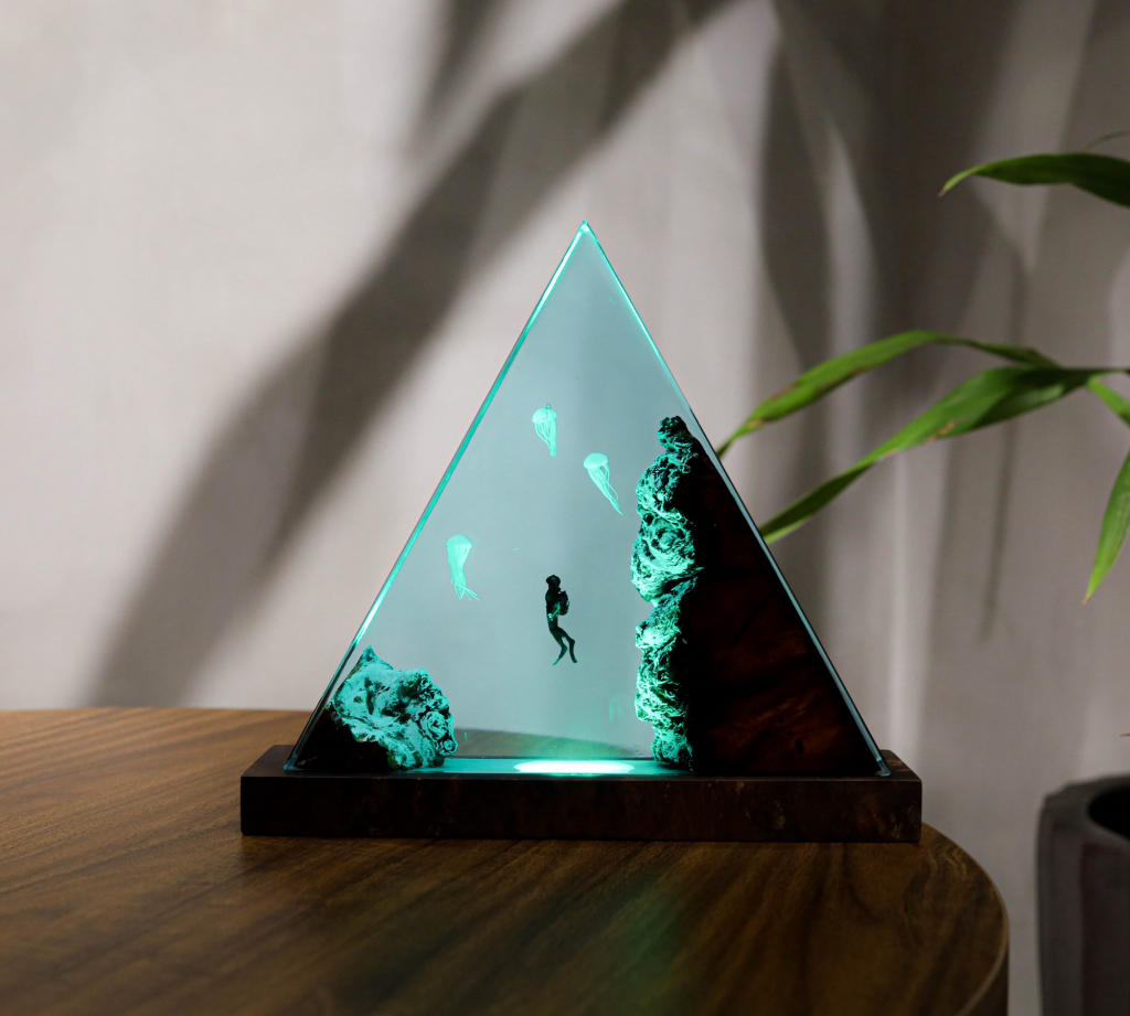 Jellyfish and diver Night Light - Image 7